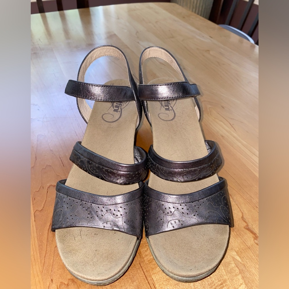 Umberto Raffini Gray Silver Wedge Sandals Comfort Design
